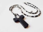 MUSTER Stylische Kreuzkette - Black Diamond - Lederkreuz schwarz