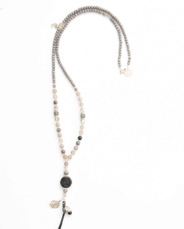 Graue Edelstein Halskette "Ama" mit Onyx, Labradorit und Achat – Bild 2