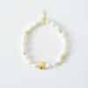 Edles Zuchtperlen Armband mit vergoldeter Muschel weiß gold