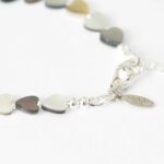 Große Herzen - Zauberhaftes Armband aus aneinandergereihten Lipp Shell Muschel Herzen in schimmerndem beige schwarz – Bild 2