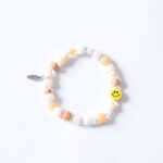 Creme Caramel Perlen Armband mit Happy Smiley – Bild 3
