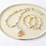 Happy Smiley Armband in Pastell aus Emaille und Glasperlen – Bild 2
