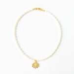 Modische  Kurzkette Zuchtperlenkette mit vergoldetem Auge Anhänger und bunten Steinchen