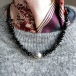 Onyx Kurzkette aus schwarzen Edelstein Nuggets  mit dunkelgrauer Perle als Highlight – Bild 2