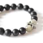 Symbol der Lilie Edelstein - Armband aus Onyx & Labradorit mit Edelstahl Lilie – Bild 2