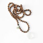 One of a kind `Einzelstück - Kette Holzperlenkette mit Bergkristall Buddha, Türkis, und Silber – Bild 3