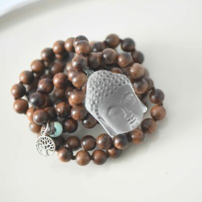 One of a kind `Einzelstück - Kette Holzperlenkette mit Bergkristall Buddha, Türkis, und Silber – Bild 4