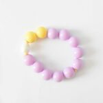 Sorbet Colours Stylisches Armband aus Lila Gelben Kugeln mit Muschelkern Tropfen – Bild 4