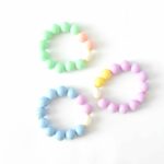 Sorbet Colours Stylisches Armband aus hellblauen Kugeln mit Muschelkern Tropfen – Bild 3