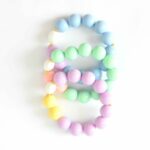 Sorbet Colours Stylisches Armband aus hellblauen Kugeln mit Muschelkern Tropfen – Bild 4