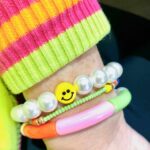 MUSTER 2er SET Smiley Armband aus Muschelkernperlen Keramik Smiley und schmaleren Tubes – Bild 2