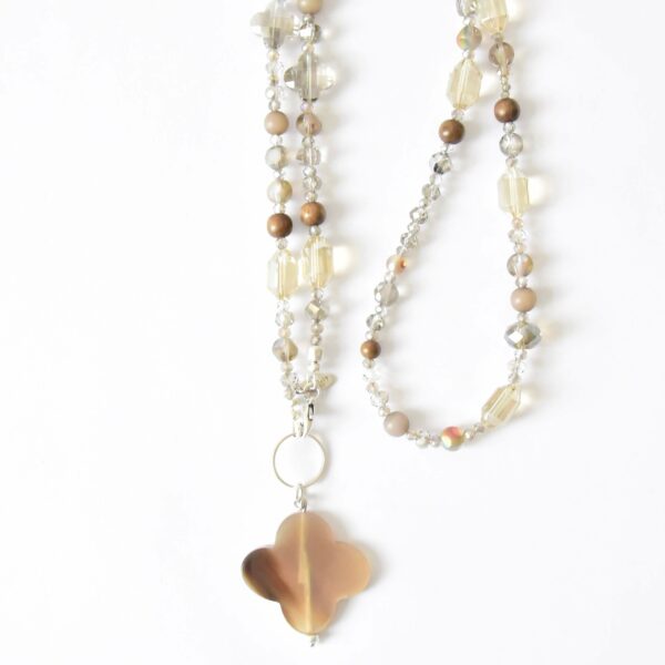 Black Diamond Halskette  in Taupe mit Hornblume – Bild 5