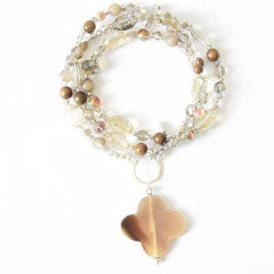 Black Diamond Halskette  in Taupe mit Hornblume – Bild 3