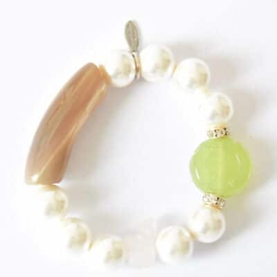 Weißes Armband mit Rosa Elefant, grüner Jade und Hornröhrchen – Bild 2