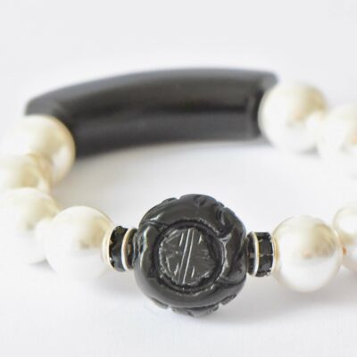Muschelkern Armband mit Onyx und Jade Elefant mit  Hornröhrchen