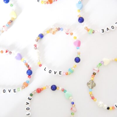 "LOVE" positives Affirmations Armband bunte Glasperlen Millefiori – Bild 2