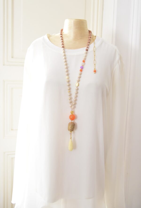 Traumhafte Rosenholzkette mit goldenen Highlights, hellem Jaspis und geschnitztem Buddhakopf  vergoldeter Lotusblüte und verziertem Tropfen in Ivory – Bild 5