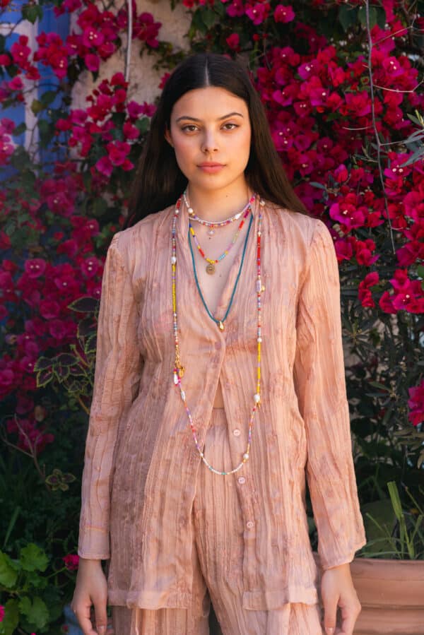 Bunte Longkette SILJA aus buntem Glas, Muschel, Jade und Barockperlen Bunte Layering Kette – Bild 8