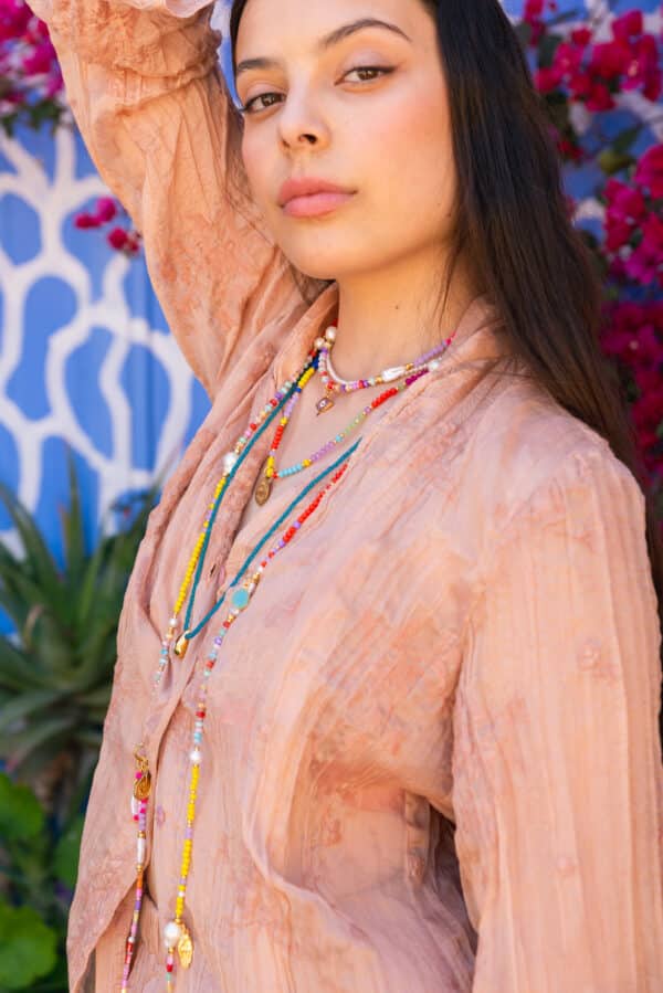 Bunte Longkette SILJA aus buntem Glas, Muschel, Jade und Barockperlen Bunte Layering Kette – Bild 7