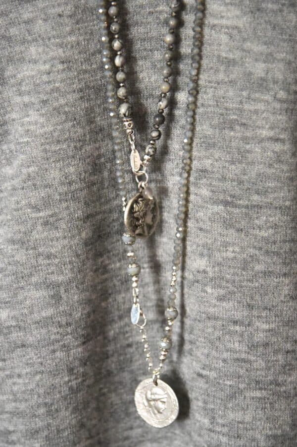 Grauer Jaspis Halskette Aida in Steingrau mit Münze Coin – Bild 6