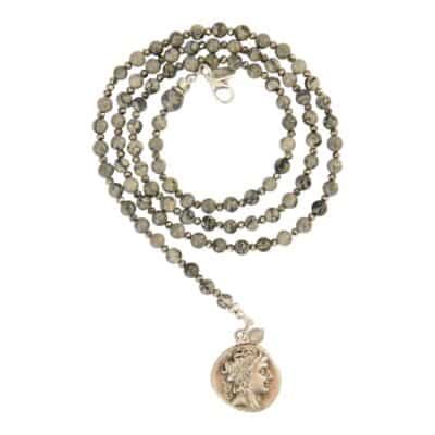 Grauer Jaspis Halskette Aida in Steingrau mit Münze Coin