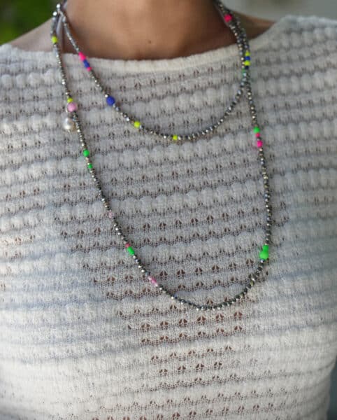 Longkette Silber Glitzer aus Glasschliffperlen mit Neon Hellblau Pastell und Grün Glanz und matte Glasperlen – Bild 6