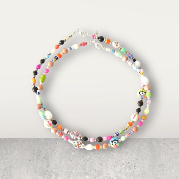 Kurzkette Mitsuko, Dunkles Ebenholz mit Zuchtperlen , böhmischem Glas und handbemalten Keramikperlen – Bild 4