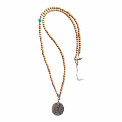 MUSTER Schlichte Schönheit - Halskette aus Beigen Holzperlen mit Amazonit Kubus und schöner Münze