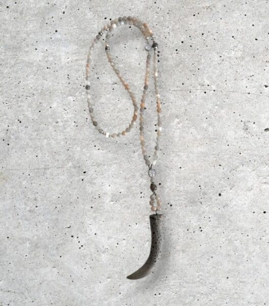 UNIKATSCHMUCK - Echte Rosa Graue Mondsteinkette Lebensbaum mit Zahn aus Leder, Rosa Grau Taupe – Bild 5
