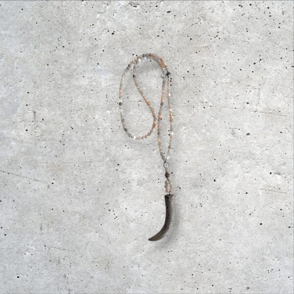 UNIKATSCHMUCK - Echte Rosa Graue Mondsteinkette Lebensbaum mit Zahn aus Leder, Rosa Grau Taupe – Bild 4