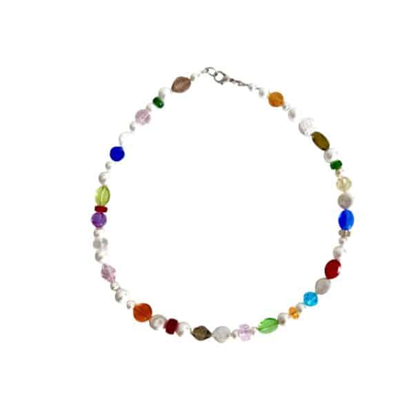 Photoroom_002_20250702_171634 MUSTER Edle Kurzkette aus einem farbenfrohen Kristallmix mit flachen Barockperlen und weißen Muschelkernperlen – Bild 1
