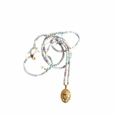 MUSTER Einzelstück Pastell farbene Rundhalskette aus kleinen Glasschliffperlen  mit Buddhakopf Anhänger