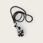 Leo Aida Lange Schwarze Onyx Halskette "AIDA" Schmuckstück Allrounder schliche Basiskette mit Onyx Kugel Anhänger