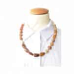 *LIMITIERT* Mittellange Halskette in Edelsteinoptik in Caramel Beige – Bild 3