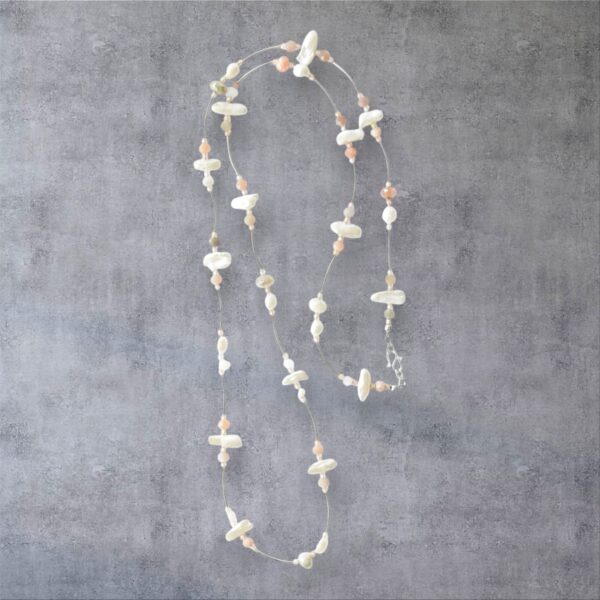 Feine Silberkette mit zarten Mondsteinen und weißen Barockperlen Einzelstück – Bild 4