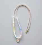 Edle Halskette mit Edelstein Rondellen und vergoldetem Medaillon