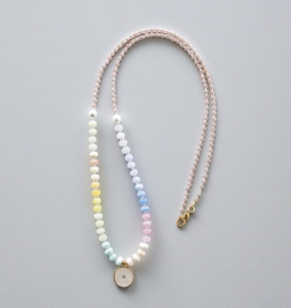 Photoroom_20260103_133426 Edle Halskette mit Edelstein Rondellen und vergoldetem Medaillon – Bild 1