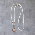 One of a kind `Einzelstück - weiße Kugeln beige nepalesische Handarbeit