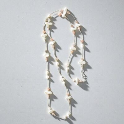 Feine Silberkette mit zarten Mondsteinen und weißen Barockperlen Einzelstück