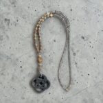 Statement Halskette mit Horn Anhänger - Lange Naturstein Kette Braun Beige