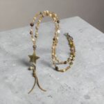 Bettelkette in Beige mit Fossil Jaspis – Lange Boho Halskette mit Horn Stern – Bild 2